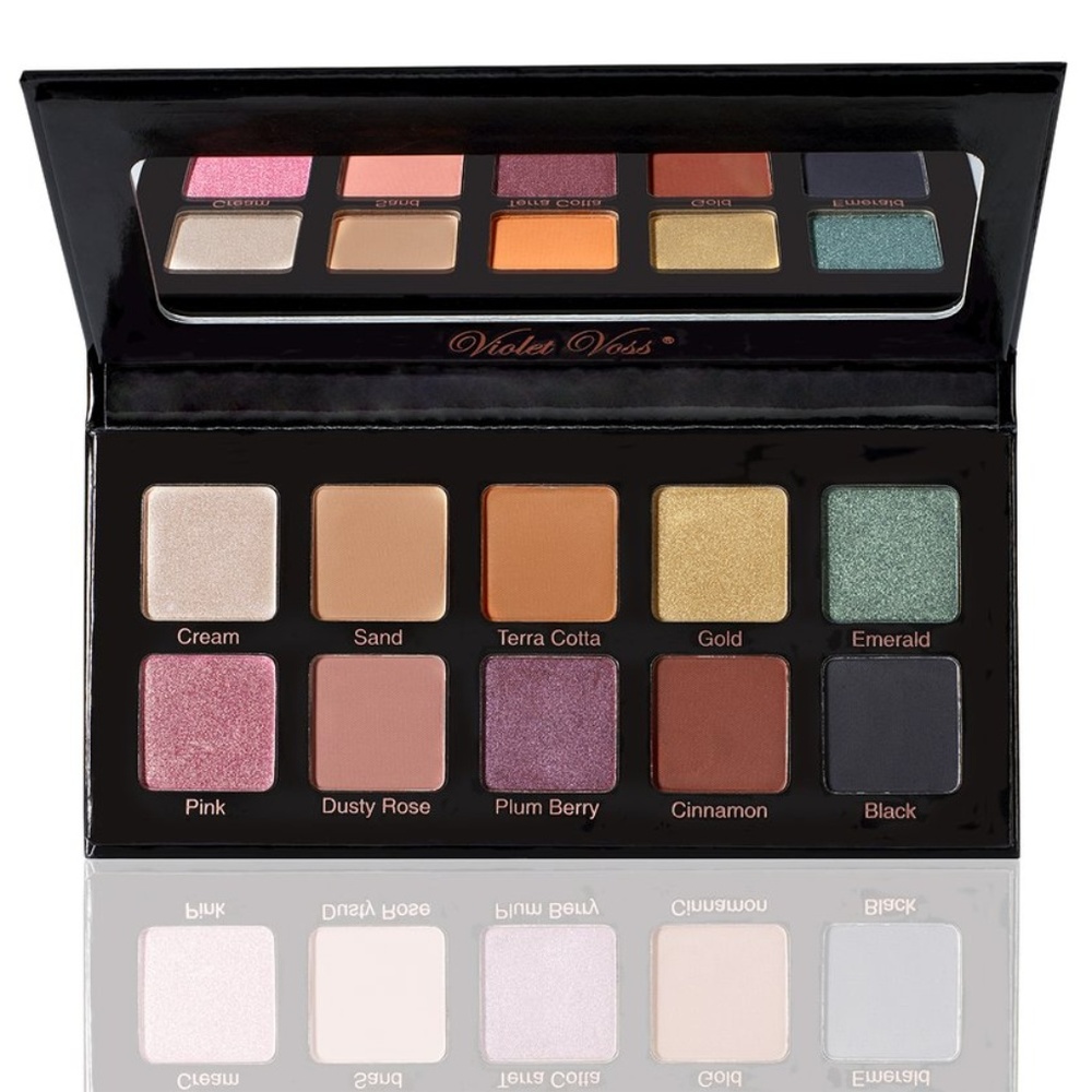 VIOLET VOSS - ESSENTIALS EYESHADOW PALETTE *NWT*